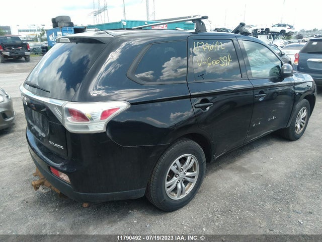 JA4JZ3AX1EZ600594 Mitsubishi Outlander Se
