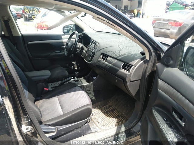 JA4JZ3AX1EZ600594 Mitsubishi Outlander Se