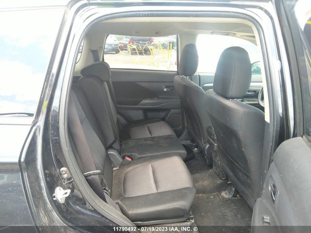 JA4JZ3AX1EZ600594 Mitsubishi Outlander Se