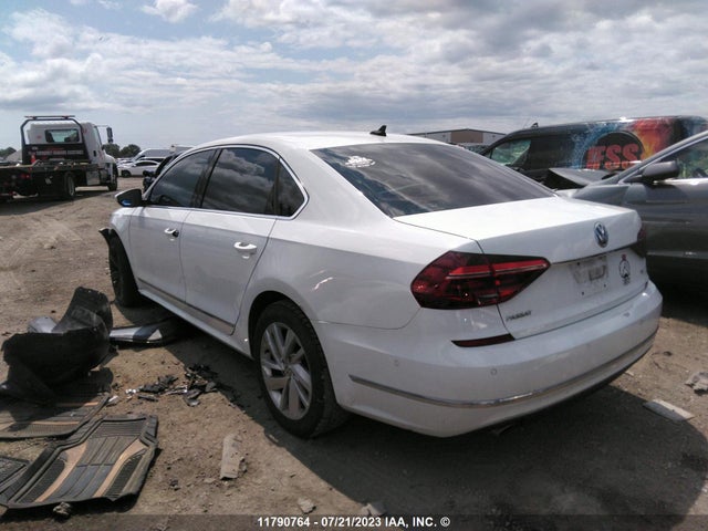 1VWBA7A3XJC017120 Volkswagen PASSAT SE