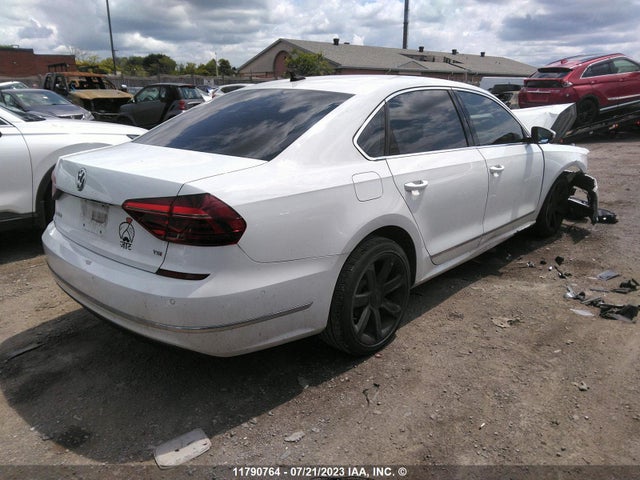 1VWBA7A3XJC017120 Volkswagen PASSAT SE