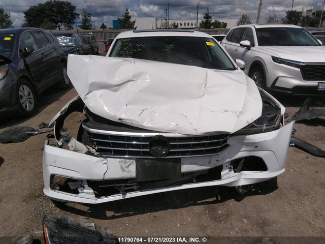 1VWBA7A3XJC017120 Volkswagen PASSAT SE