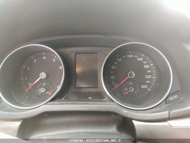 1VWBA7A3XJC017120 Volkswagen PASSAT SE