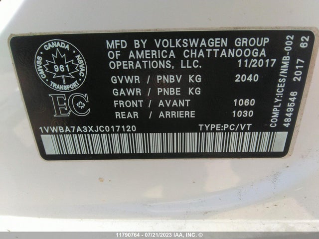 1VWBA7A3XJC017120 Volkswagen PASSAT SE
