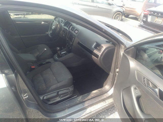3VWB07AJ4FM308252 Volkswagen JETTA SE
