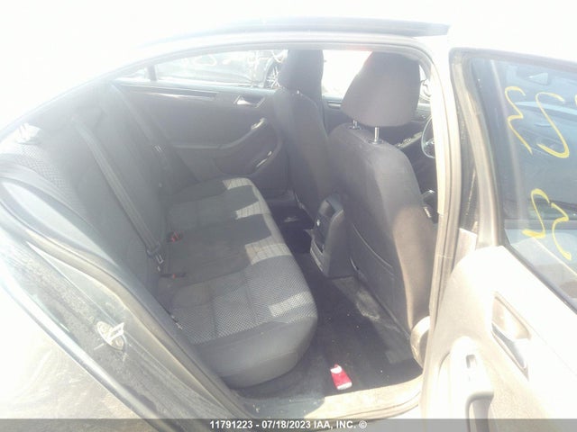 3VWB07AJ4FM308252 Volkswagen JETTA SE