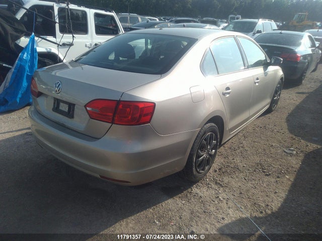 3VW2K7AJ2EM284140 Volkswagen JETTA S