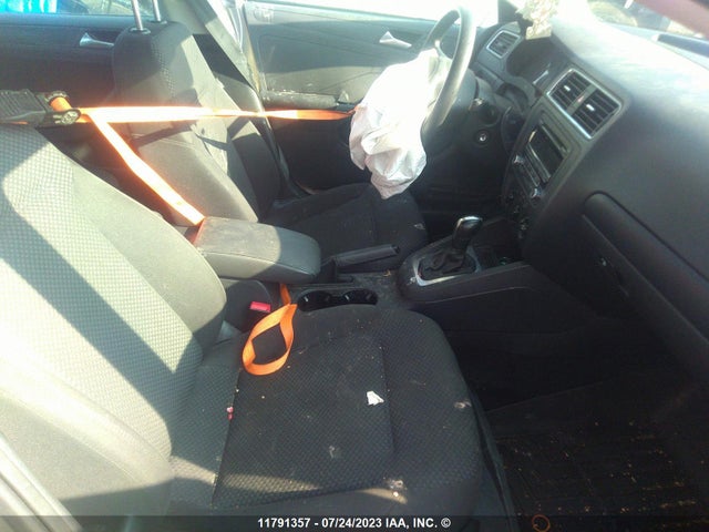 3VW2K7AJ2EM284140 Volkswagen JETTA S