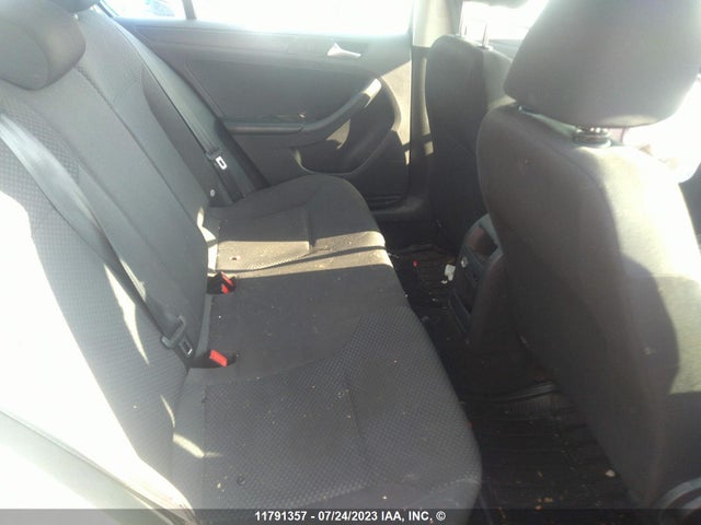 3VW2K7AJ2EM284140 Volkswagen JETTA S