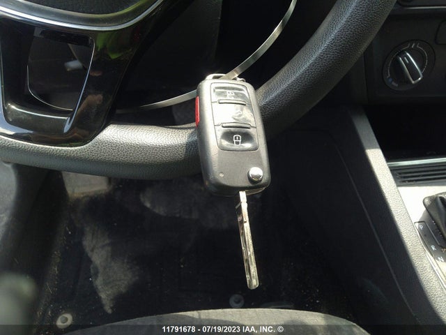 3VWD07AJ1FM424078 Volkswagen JETTA SE