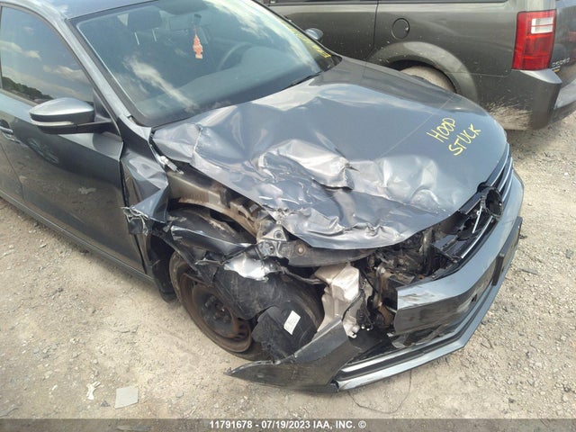 3VWD07AJ1FM424078 Volkswagen JETTA SE