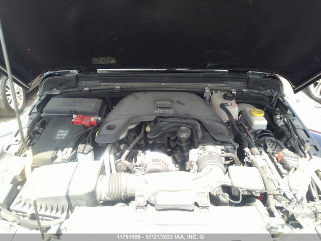 1C4HJXEG1KW548801 Jeep Wrangler Unlimited Sahara