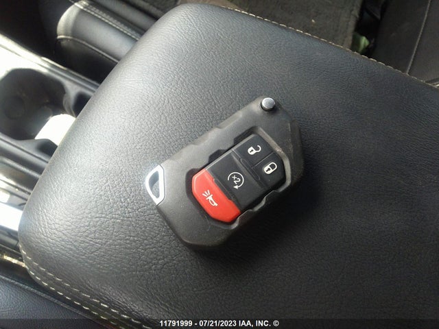 1C4HJXEG1KW548801 Jeep Wrangler Unlimited Sahara