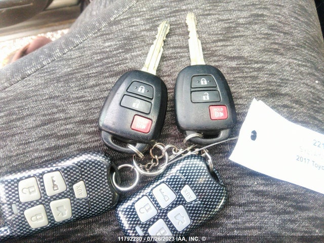 Toyota RAV4 LE 2017 2T3BFREV4HW547568 Image 11