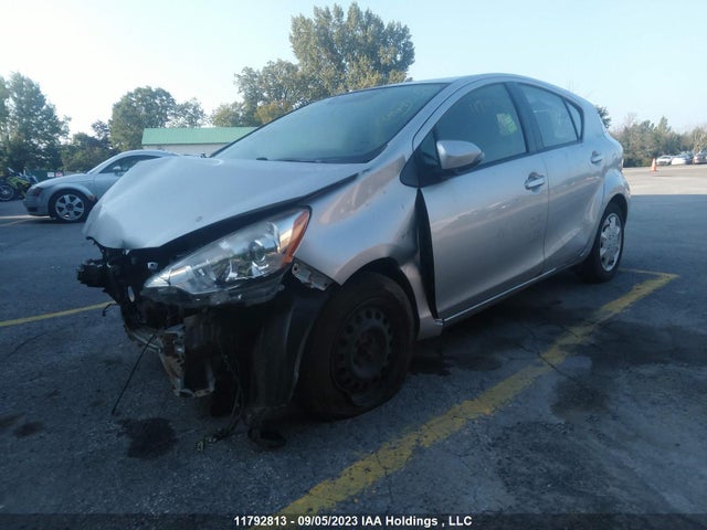 Toyota PRIUS C 2014 JTDKDTB39E1564494 Image 2