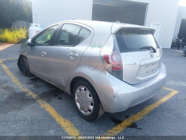 Toyota PRIUS C 2014 JTDKDTB39E1564494 Image 3