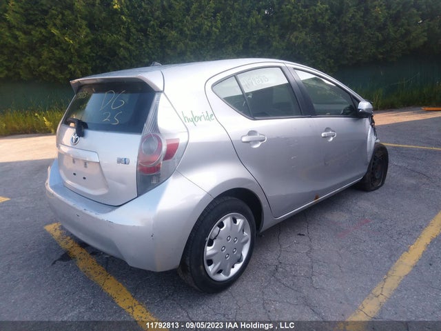 Toyota PRIUS C 2014 JTDKDTB39E1564494 Image 4