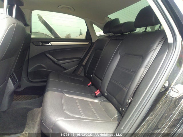 1VWBS7A34FC054703 Volkswagen PASSAT SE