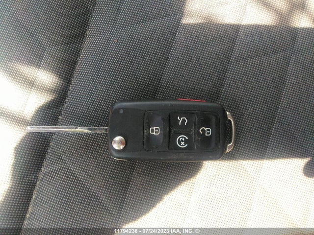 1VWAA7A37LC003139 Volkswagen PASSAT S