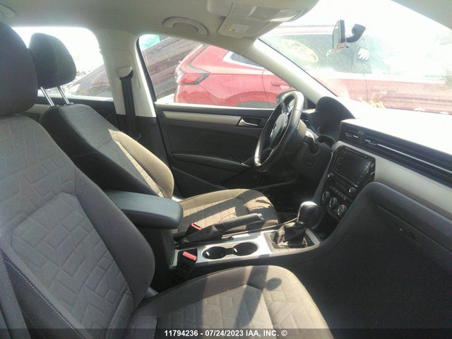 1VWAA7A37LC003139 Volkswagen PASSAT S