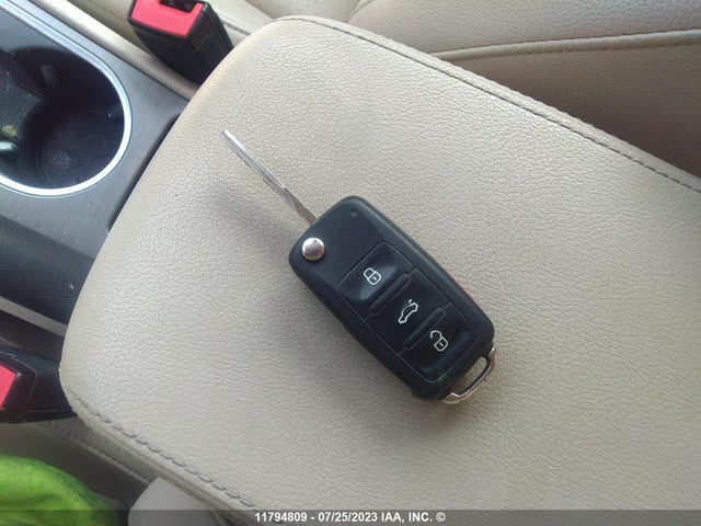 1VWBS7A30EC104298 Volkswagen PASSAT SE