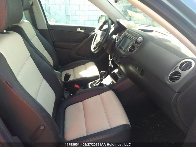 WVGNV7AX6HW512538 Volkswagen Tiguan Wolfsburg