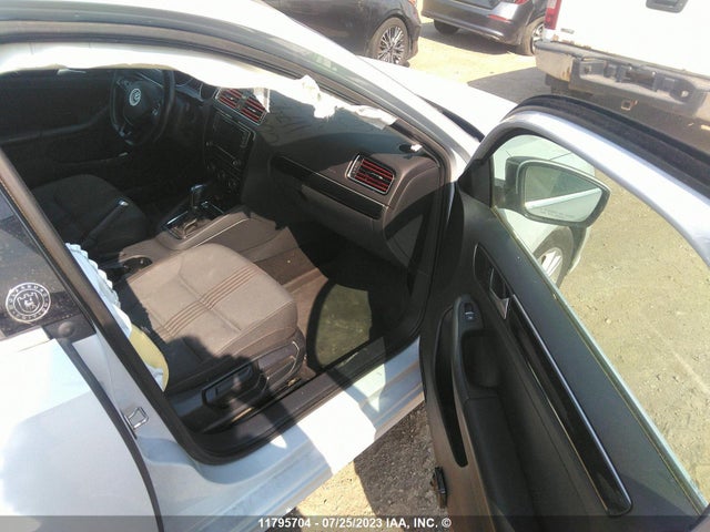 3VWDB7AJ2HM349310 Volkswagen JETTA SE