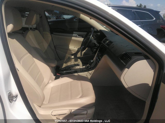 1VWBV7A37FC066402 Volkswagen PASSAT SE