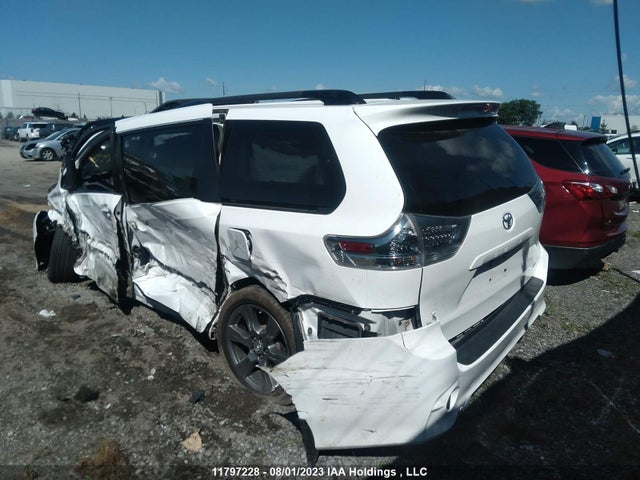 Toyota SIENNA SE 2017 5TDXZ3DC4HS867243 Image 3