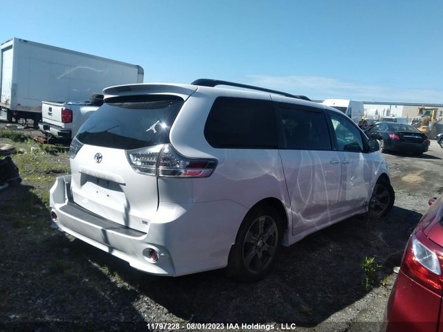 Toyota SIENNA SE 2017 5TDXZ3DC4HS867243 Image 4
