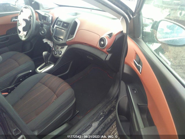 Chevrolet SONIC LT 2016 1G1JC5SB8G4166933 Image 5