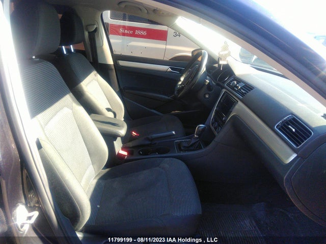 1VWAA7A37JC026949 Volkswagen Passat S/r-line
