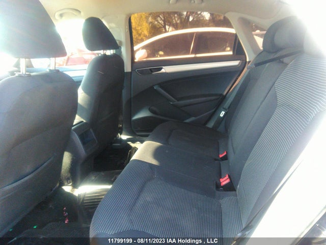 1VWAA7A37JC026949 Volkswagen Passat S/r-line