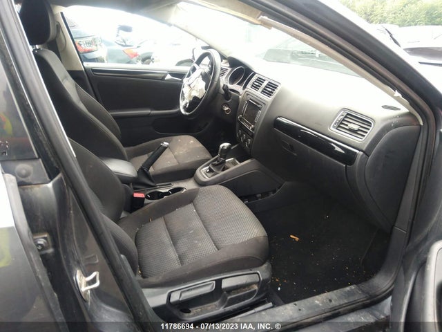 3VWD07AJ1FM227900 Volkswagen JETTA SE
