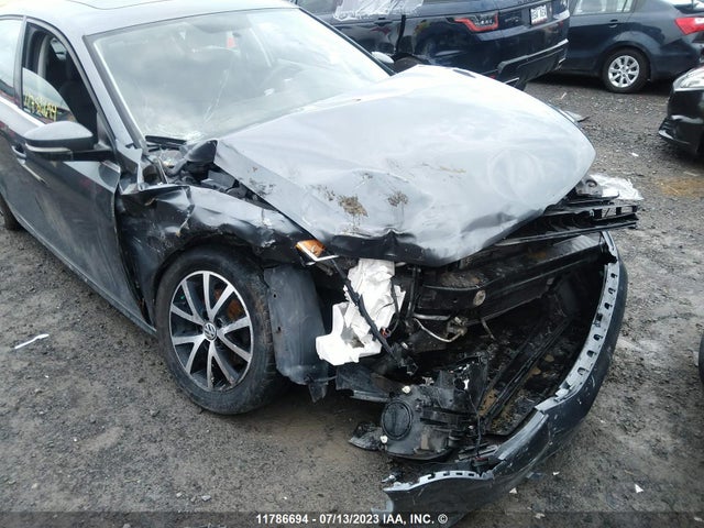 3VWD07AJ1FM227900 Volkswagen JETTA SE