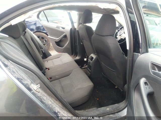 3VWD07AJ1FM227900 Volkswagen JETTA SE