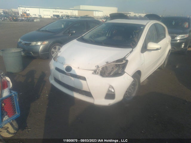 Toyota PRIUS 2014 JTDKDTB39E1064710 Image 2