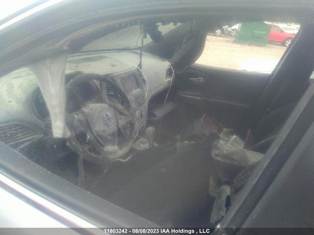 1C4PJMCB8KD279452 Jeep Cherokee Latitude