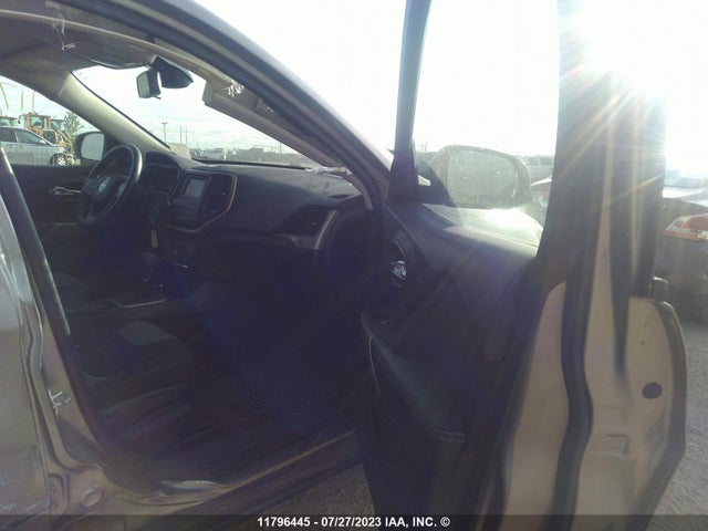 1C4PJMASXHW599789 Jeep Cherokee Sport