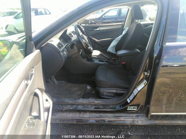 1VWAV7A36FC082831 Volkswagen Passat Trendline