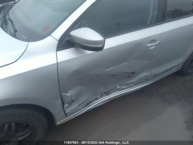 3VWDL7AJ1EM270378 Volkswagen Jetta Sedan Comfortline/highline