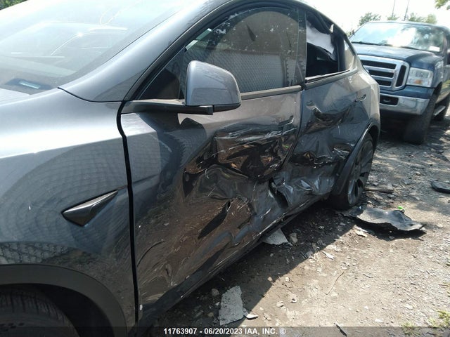 7SAYGDEF3NF521115 Tesla Model Y