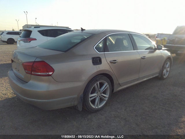 1VWCS7A39FC095588 Volkswagen Passat Highline