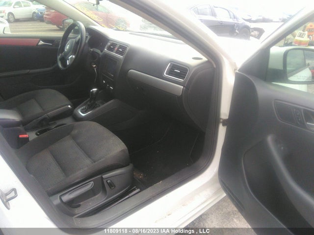 3VWDK7AJ8EM414933 Volkswagen Jetta Sedan Comfortline