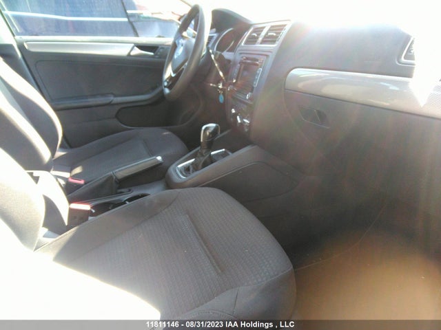 3VWD07AJ1FM419317 Volkswagen Jetta Sedan Comfortline/trendline+