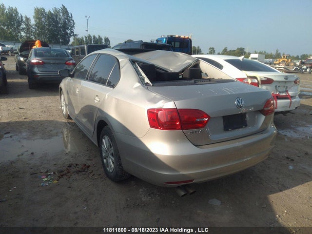 3VWDK7AJ2EM256234 Volkswagen Jetta Sedan Comfortline