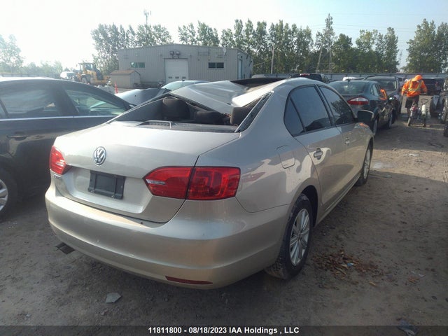 3VWDK7AJ2EM256234 Volkswagen Jetta Sedan Comfortline