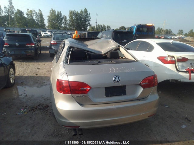 3VWDK7AJ2EM256234 Volkswagen Jetta Sedan Comfortline