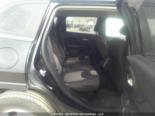1C4PJMAB9EW164273 Jeep Cherokee Sport