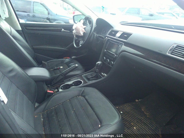 1VWCS7A3XFC106940 Volkswagen Passat Highline